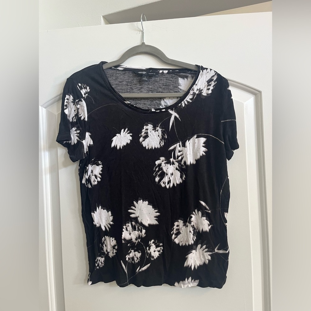 Simply Vera Vera Wang Black and White Short Sleeve Tee